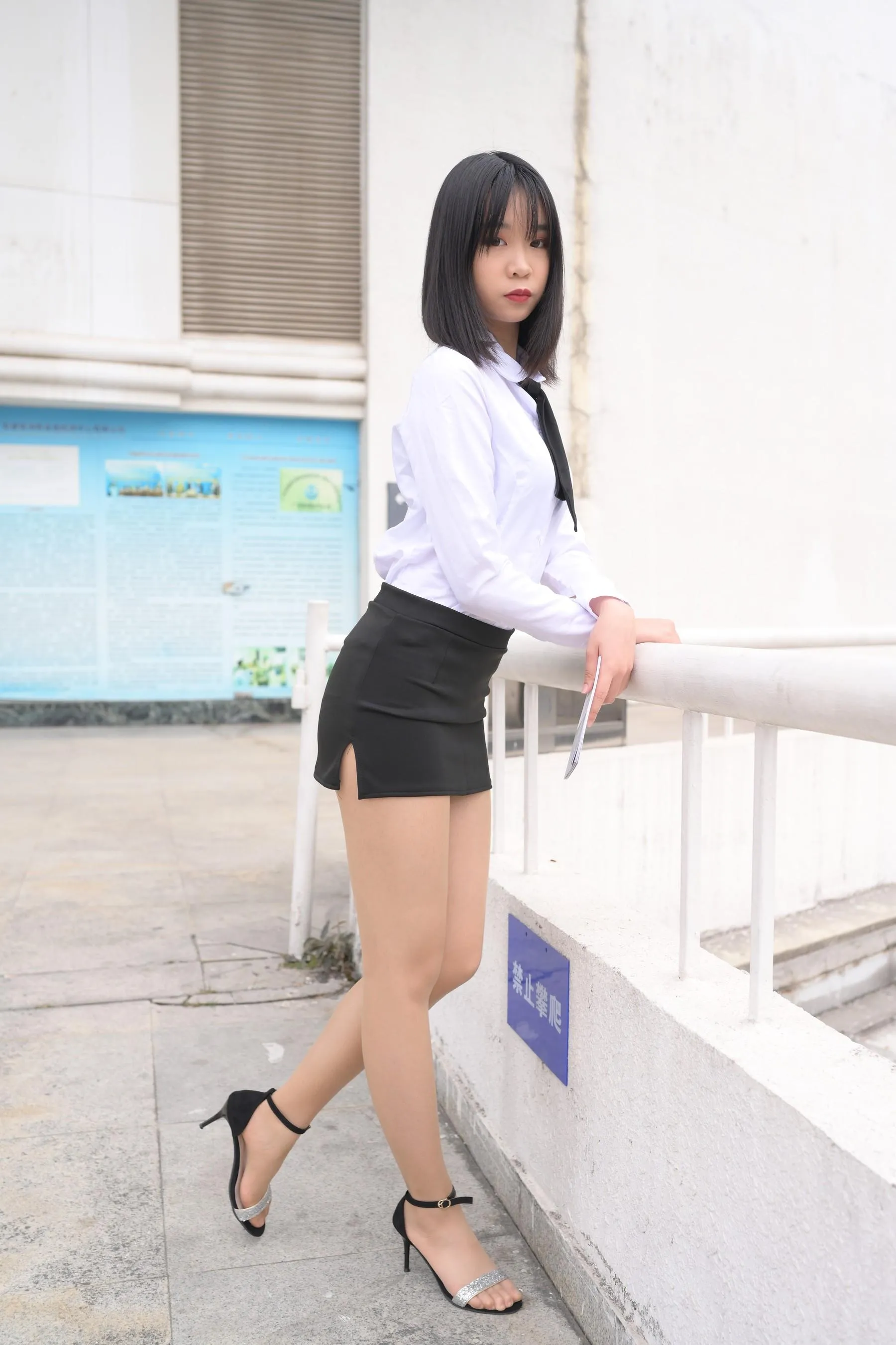[魔镜街拍] NO.084 程生街拍-商城推销美女长腿肉丝制服 [456P]插图3